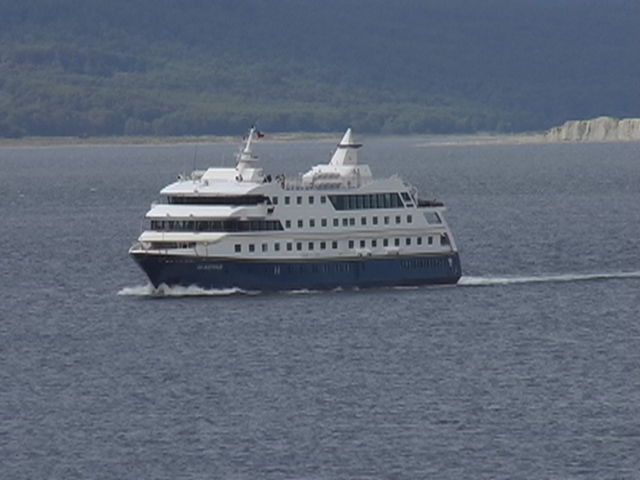 Buque Vía Australis inicia temporada de Turismo.